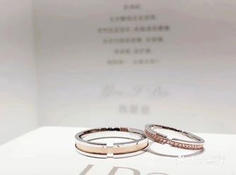 这款是本店销量走的非常好看的一款，款式简单百搭