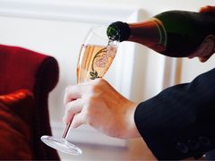 iphone_upload_pic-LONG BAR 廊吧(外滩华尔道夫酒店)