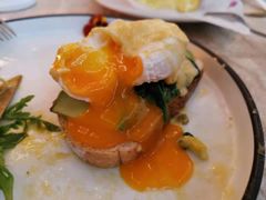 班尼迪克蛋牛油果素餐-玲婧胡同·生日蛋糕·餐厅(嘉里城店)