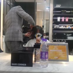 -HAIR CORNER