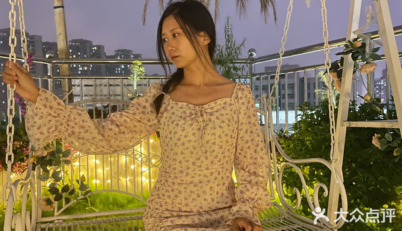 顶楼的花园餐厅，景观布置超级棒