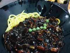 炸酱面拼糖醋肉-香港饭店0410(弘大店)