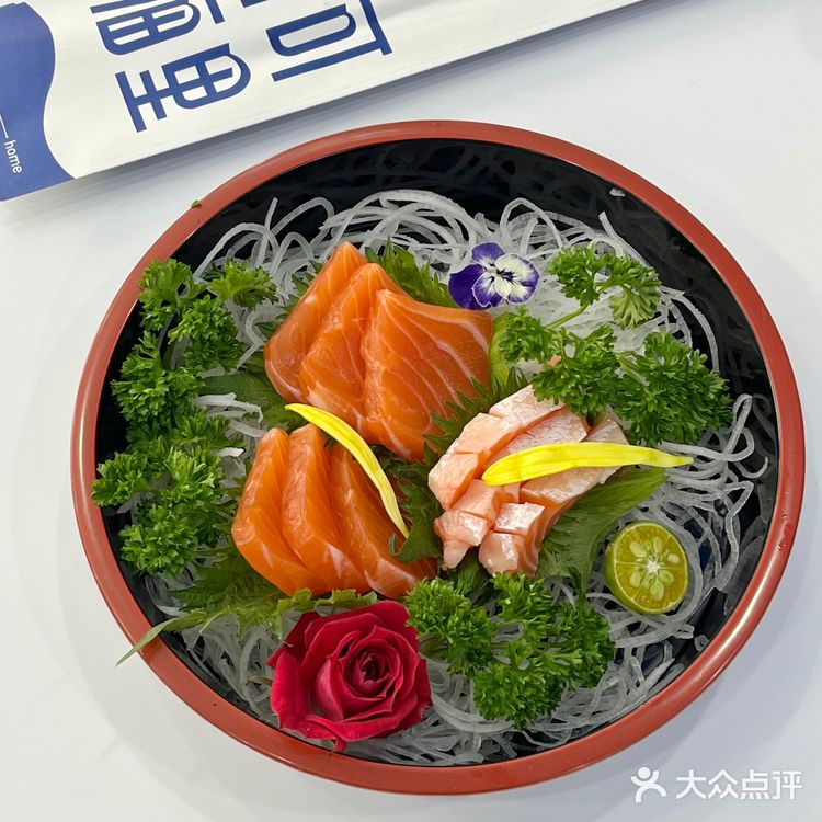 青岛探店｜新晋克莱因蓝三文鱼刺身专门店🐟