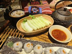 -老牌坊云南鱼豆花火锅(爱建店)
