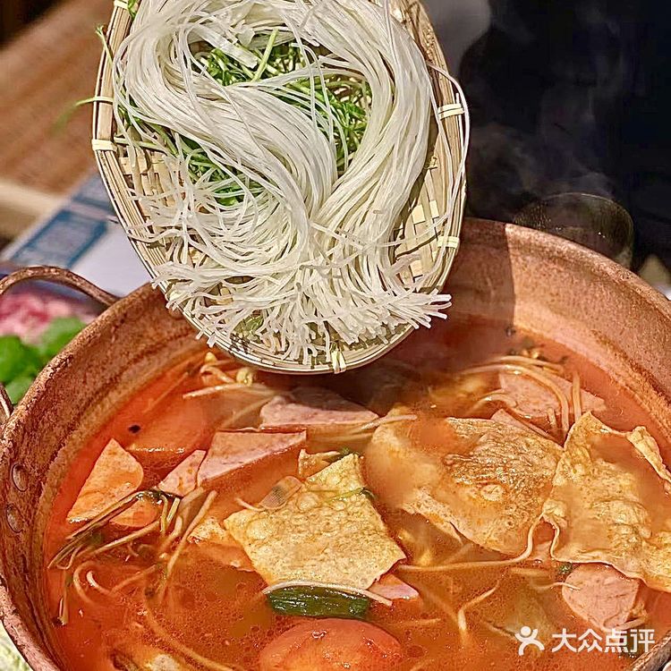 冬日里的味蕾狂欢｜酸汤牛肉火锅之旅 