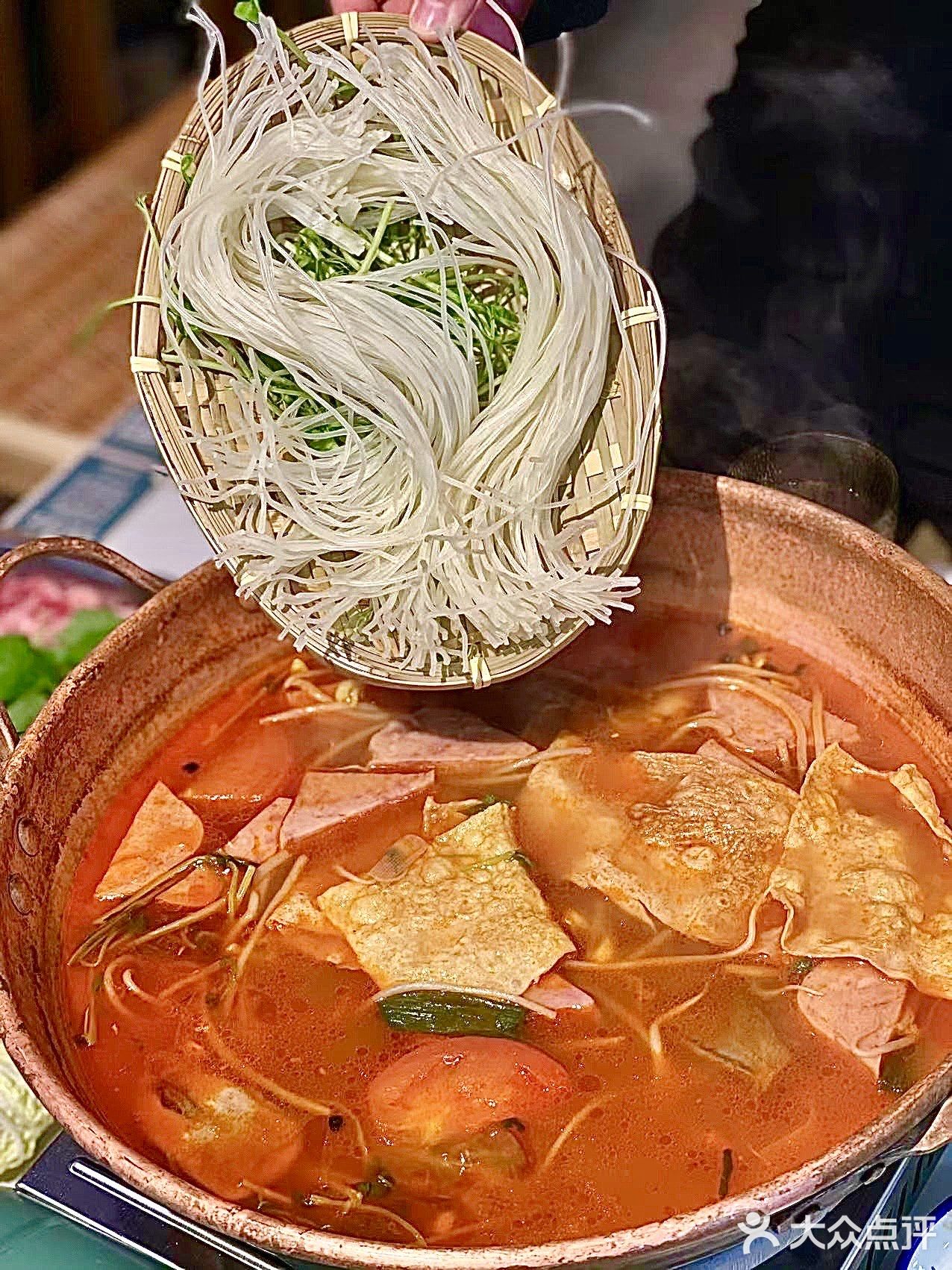 冬日里的味蕾狂欢｜酸汤牛肉火锅之旅 