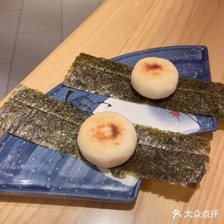 18元/个，年糕绵软，海苔咬不动，年糕里的芝士很腻