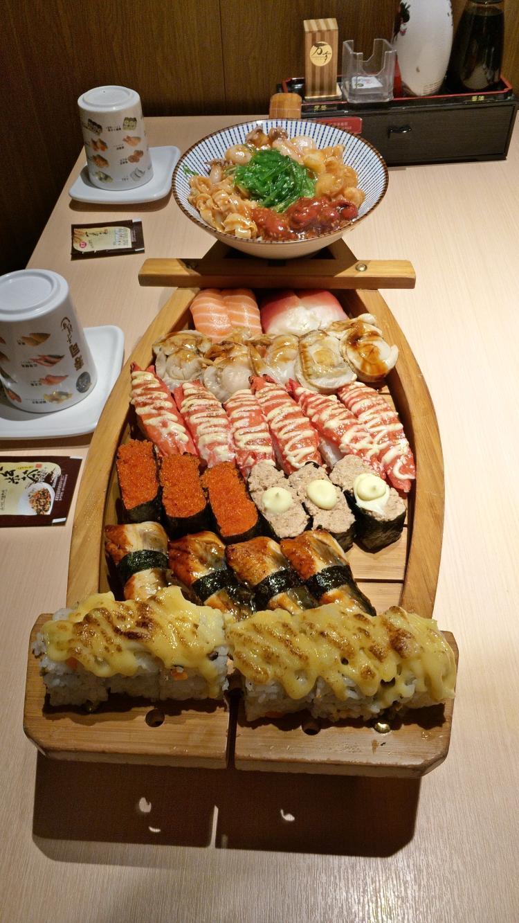 万岁寿司(长安万达店)-"菜品不错,服务也很好,环境也不错,提前预.