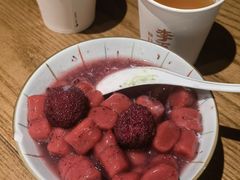 杨梅冰汤圆-李百蟹·江南蟹黄面·河景餐厅(夫子庙总店)