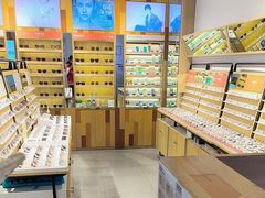 -LOOK眼镜·蔡司依视路配镜(宝山万达店)