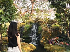 -Chom Cafe and Restaurant