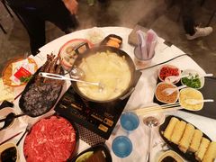 -鲜入围煮花胶鸡海鲜火锅