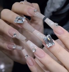 -悦指间美甲美睫