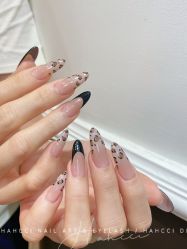 -花岐款式专研健康美甲沙龙
