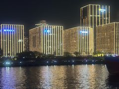 -黄浦江游览十六铺3号码头网红自助餐