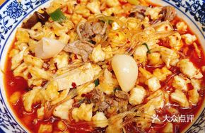 Beef and Raw Meat Stir-fry with Steamed Bread