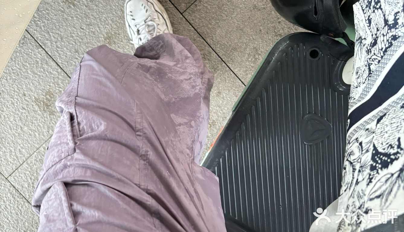是冒雨也会去吃的！