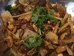 -愉肴麻辣香锅(中北镇店)
