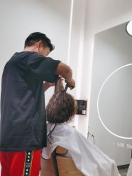 -Z.X HAIR SALON张新美业