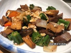 五彩雪花牛肉粒-宴会中心