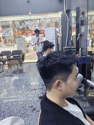 -藤野造型专业烫染接发