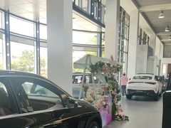 -上海星瀚奔驰4S店(红柳路店)