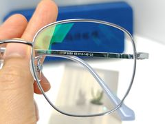 -罗伯特眼镜·蔡司官方授权(罗湖国贸店)