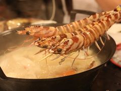 虾-鲜入围煮花胶鸡海鲜火锅