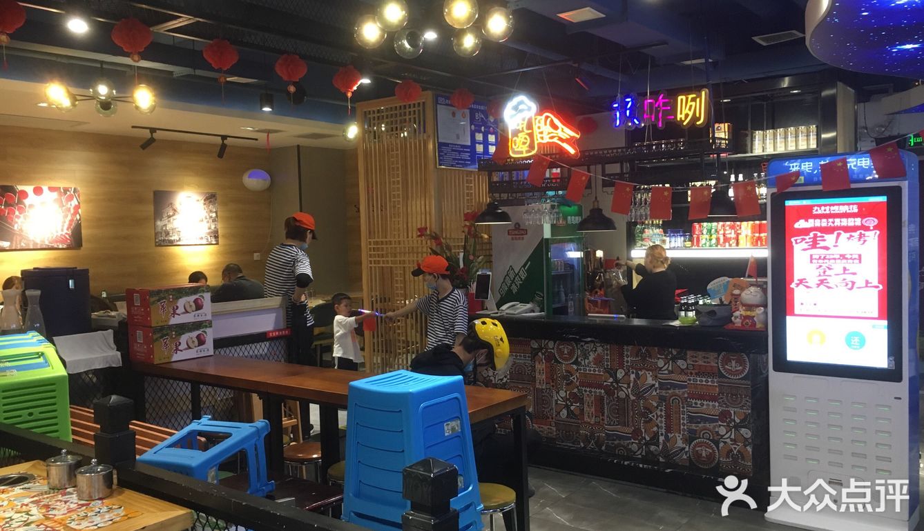 我们进去的时候一楼满座了，坐的2楼