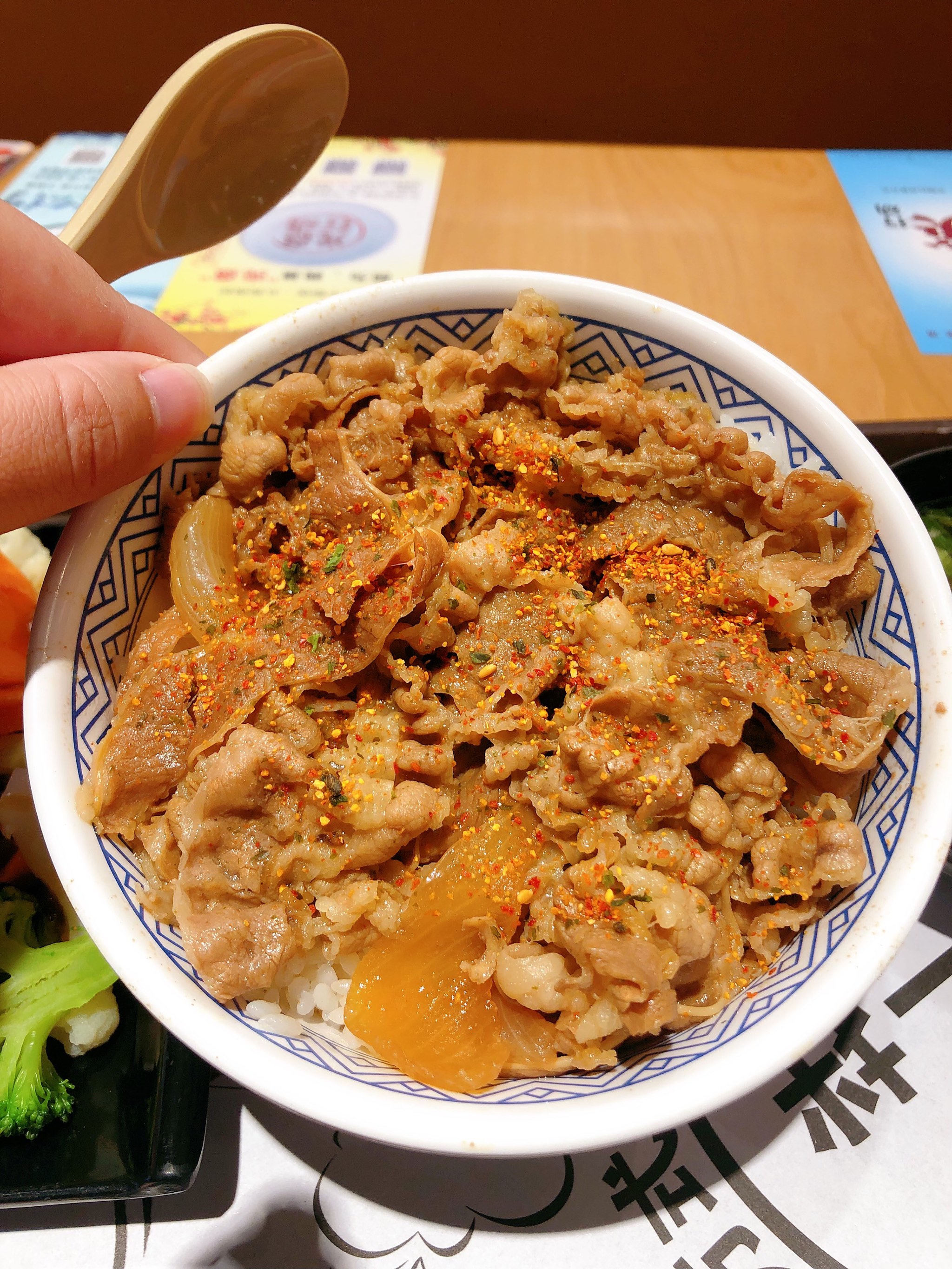 吉野家牛肉饭图片真实图片