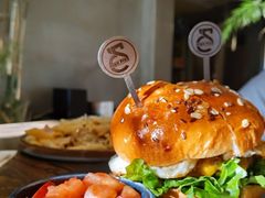 -HIGH FIVE哈福手工汉堡(桂林路店)