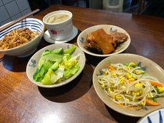 -红猪卤肉饭(大西洋美食城店)