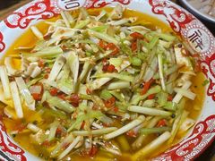 黄喉儿也拉豁-二孃鸡爪爪(东郊记忆店)