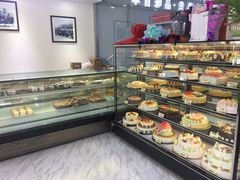 面包甜点陈列柜-起士林(荣安大街店)