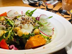 南瓜藜麦沙拉配温泉蛋-新贝乐意大利餐厅(苏州中心店)