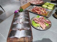 -围炉肉舍•炭烤活鳗•丹东海鲜烤肉(步行街店)
