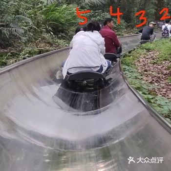 「楚天第一滑道售票处」 时间：2021