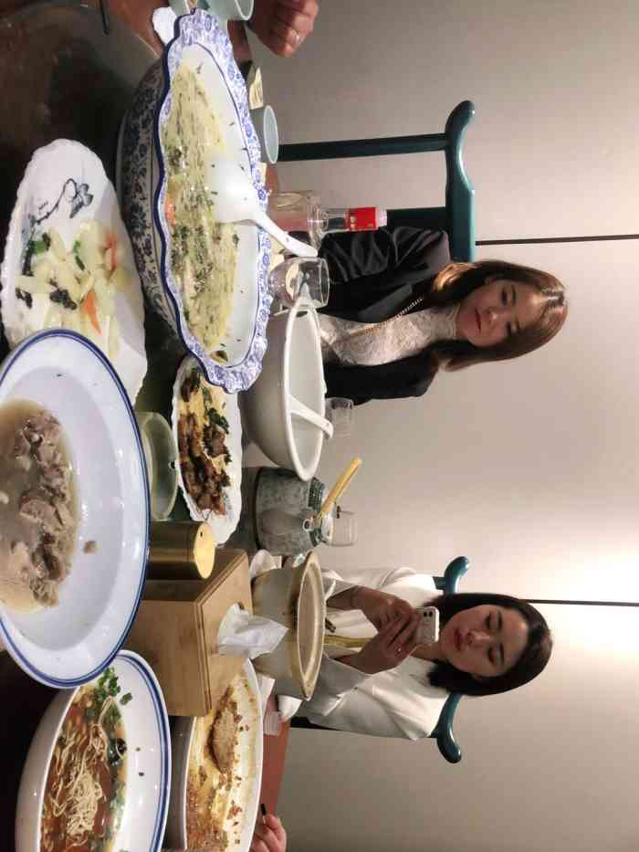 小秋月酒楼-"这家小酒楼,是一家老店新开换了地址店名,.