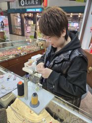 -灵彩珠宝(朗香街店)