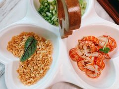 招牌小龙虾红汤泡饭-蜜桃花开·中西融合菜E&W(南长街店)