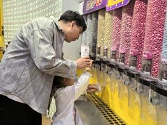 -m豆巧克力世界(上海世茂广场店)