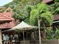 -东海岸人工湖美食村