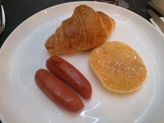 牛角包➕牛肉香肠-喜来登酒店-盛宴标帜餐厅