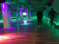 -奔马滚轴溜冰场