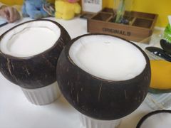 -志龙皇冠吃货椰子铺