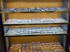 -优医视平价眼镜蔡司依视路折扣工厂店(十里堡店)