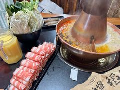 -果松木炭酸菜铜火锅·外婆参鸡汤