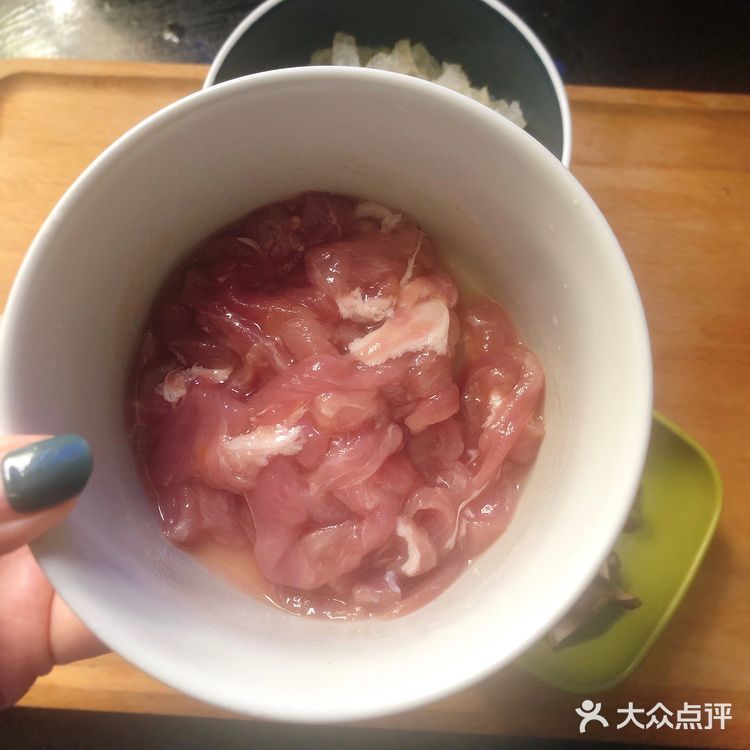 啤啤有煮意之减脂汤谱【浮皮香菇肉丝羹】