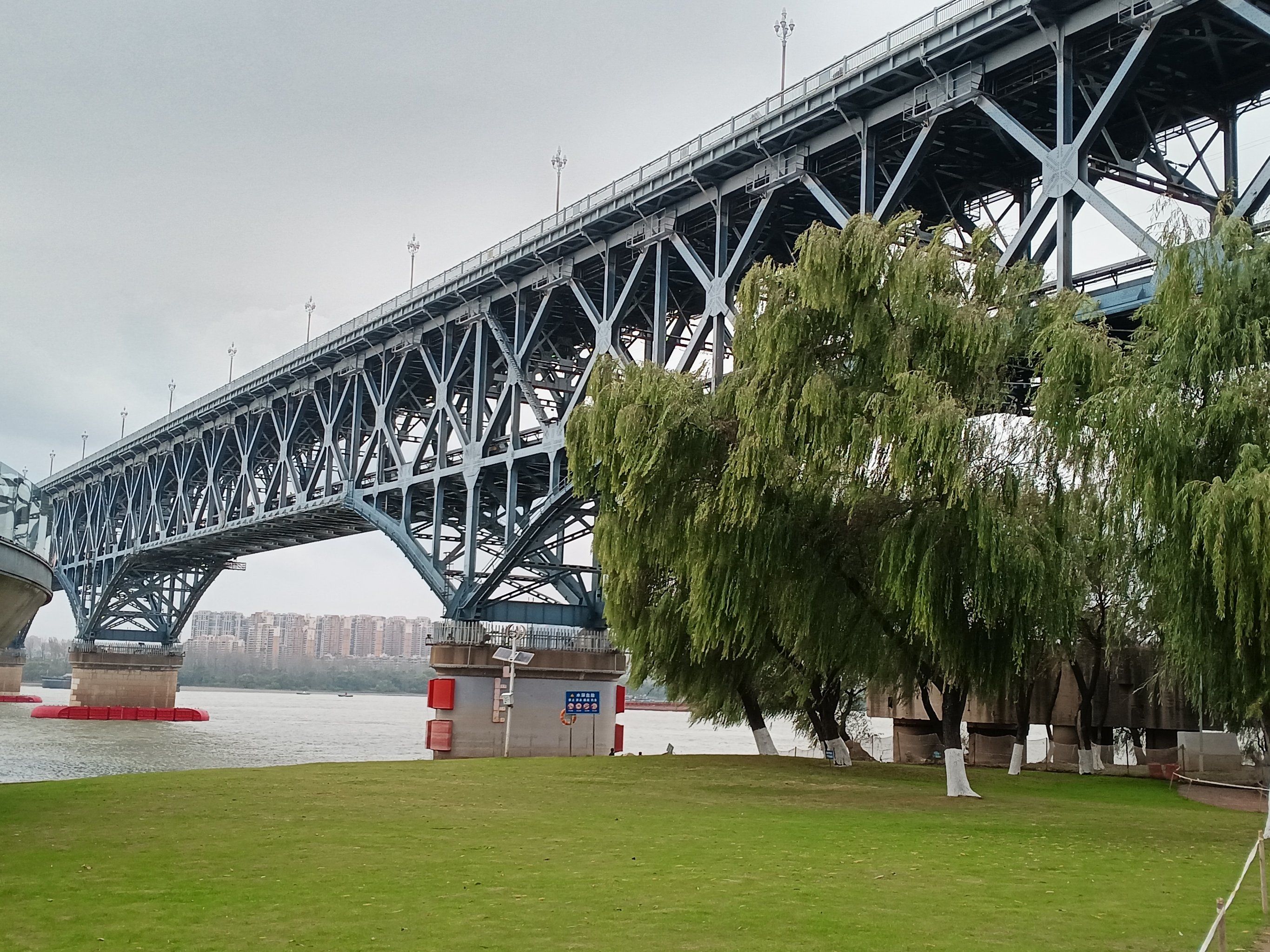 游览南京长江大桥