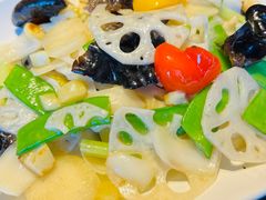 莲藕木耳炒荷兰豆-炳胜品味(海印总店)